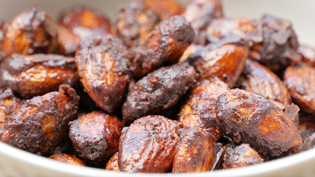 Healthy caramelized almonds